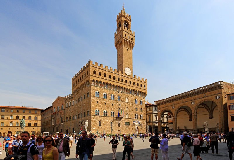 Piazza della Signoria mit Palazzo Vecchio und Loggia dei Lanzi in Florenz, Toskana, Italien