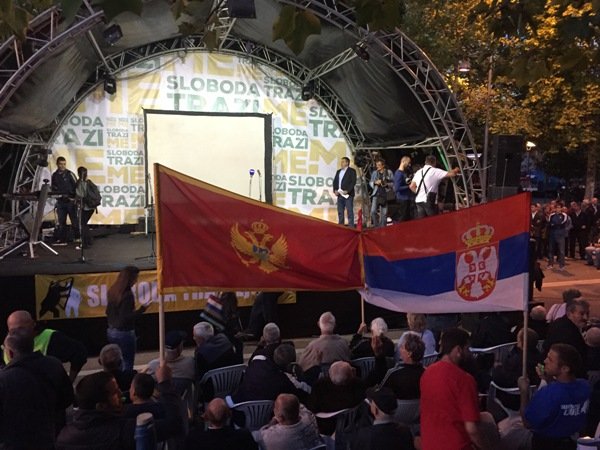 srpska-i-crnogorska-zastava-